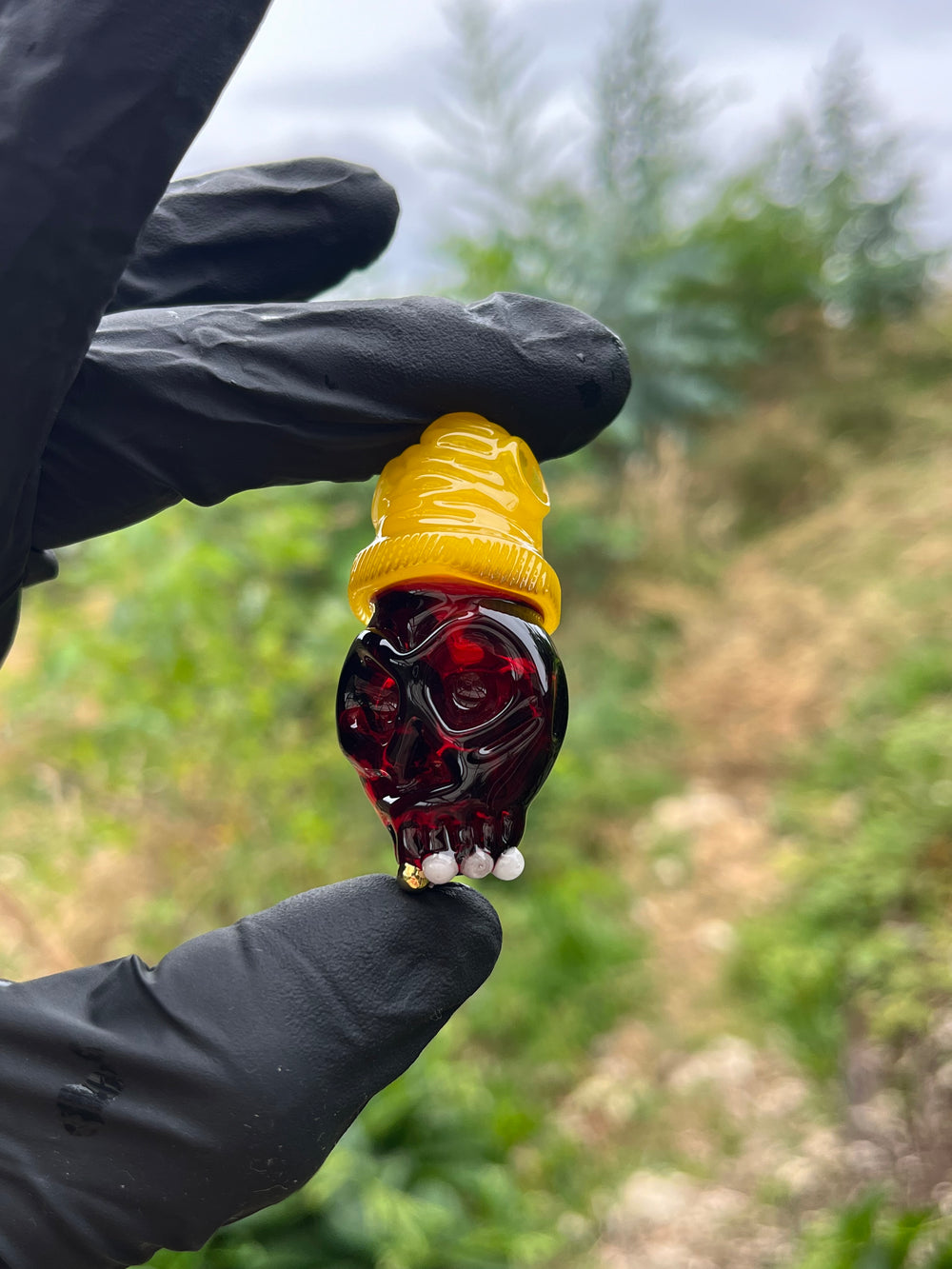 Wyrdglass Skull Beanie Pendant Gold Tooth - Pomegranate/Pineapple Juice