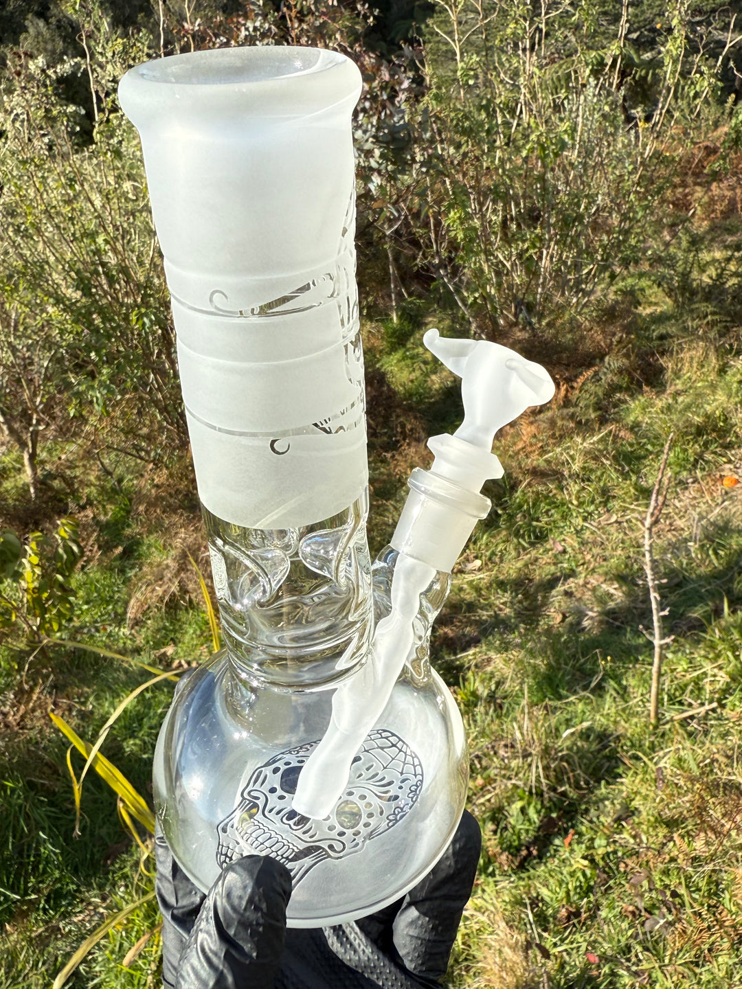 The Glass Bandit Beaker With Stem - Clear/Blasted/Gold Fumed