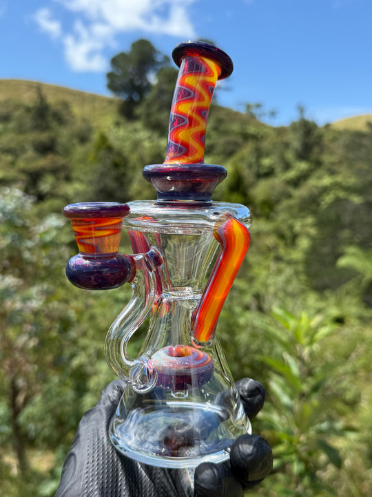 Uzzi Glass Wigwag Donut Recycler - Amber Purple/Amber Purple To Fire