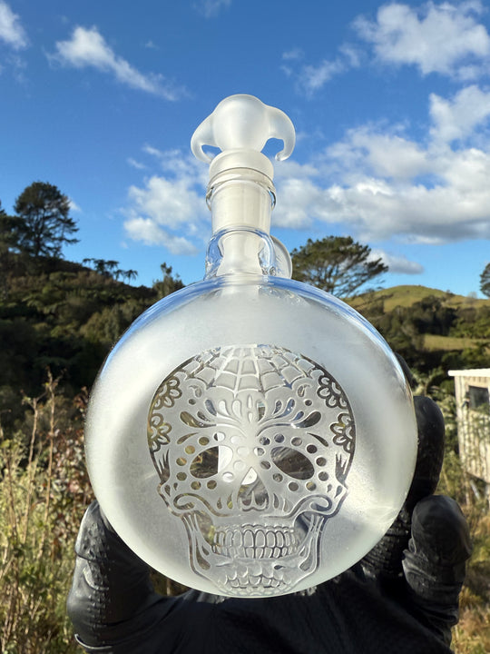 The Glass Bandit Beaker With Stem - Clear/Blasted/Gold Fumed