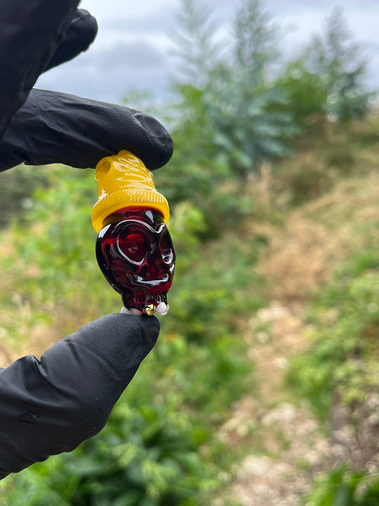 Wyrdglass Skull Beanie Pendant Gold Tooth - Pomegranate/Pineapple Juice