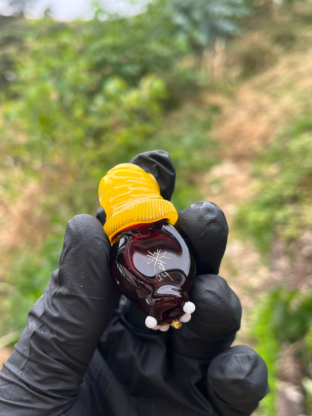 Wyrdglass Skull Beanie Pendant Gold Tooth - Pomegranate/Pineapple Juice