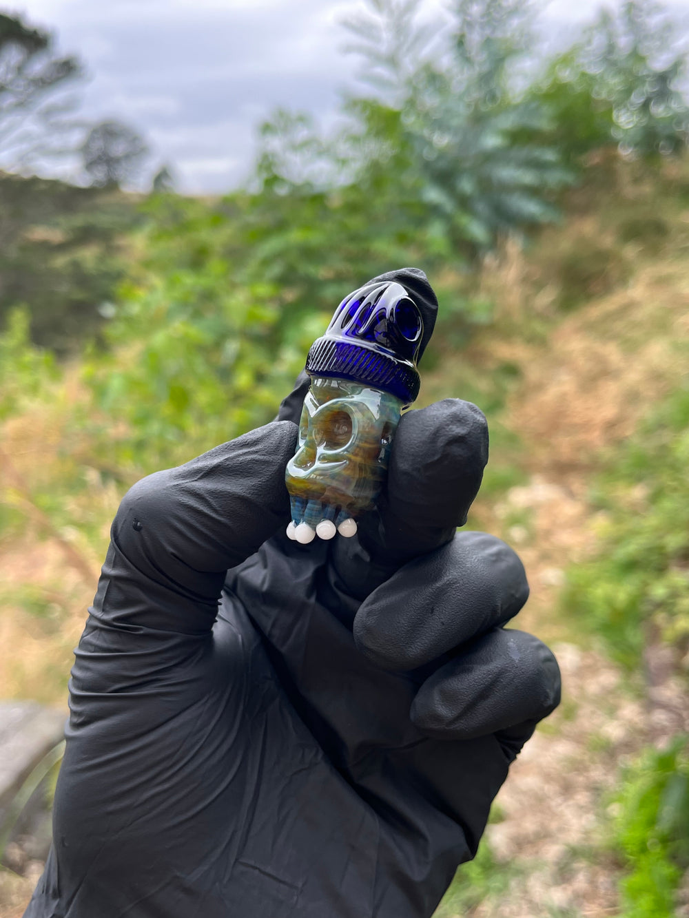 Wyrdglass Skull Beanie Pendant Gold Tooth - Nightshade/Cobalt